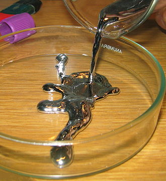 330px-Pouring_liquid_mercury_bionerd.jpg
