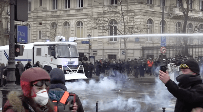 The yellow vests protest – raw footage of police brutality